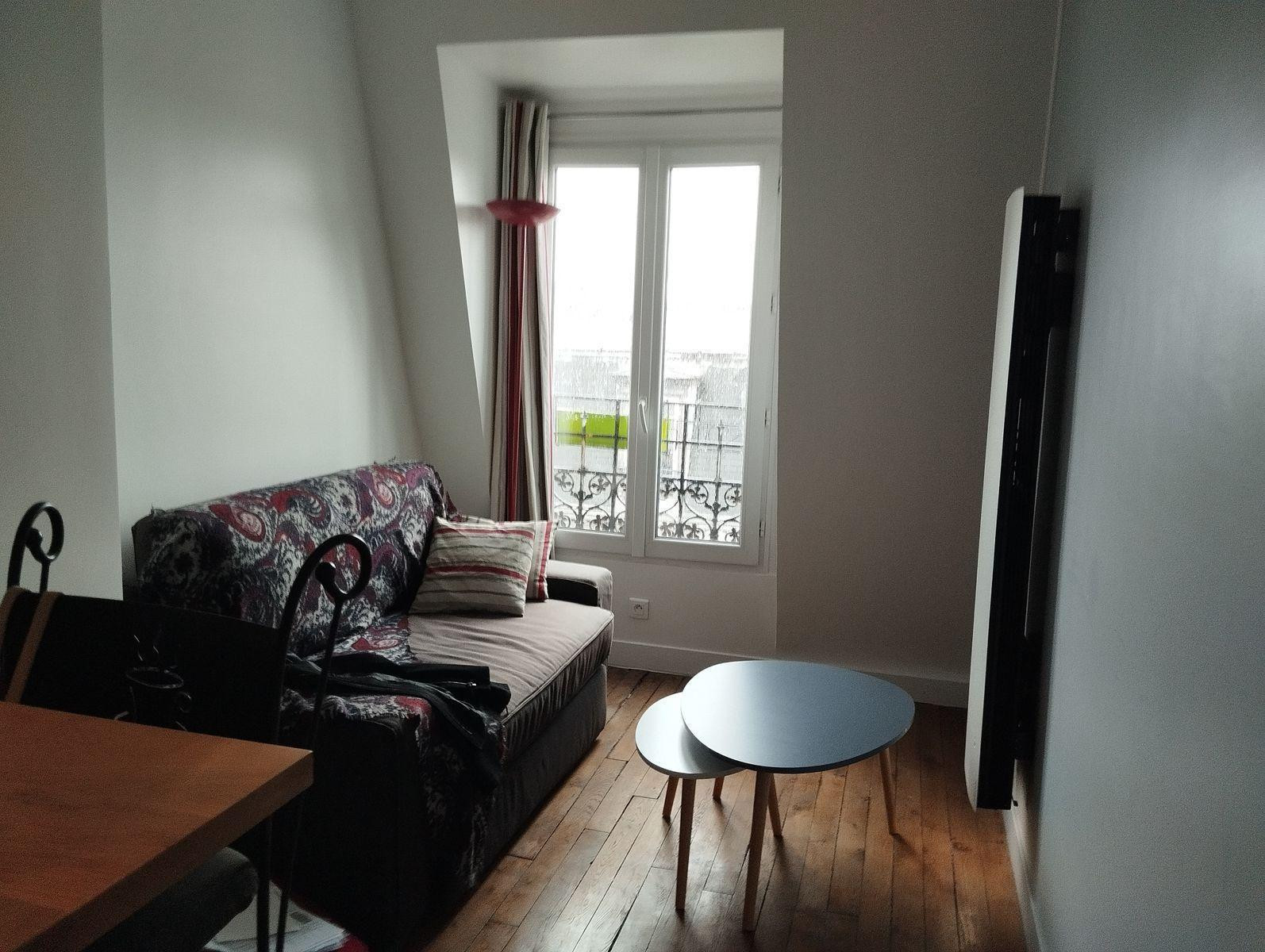 
                                                Colocation
                                                 Studio lumineux avec vue sur les toits de Paris