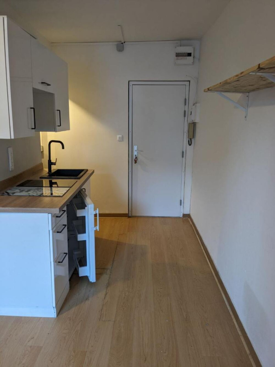 
                                                Location
                                                 Studio lumineux – cuisine équipée - Brest