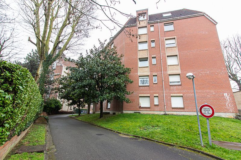 
                                                Location
                                                 Studio lumineux dans résidence avec concierge