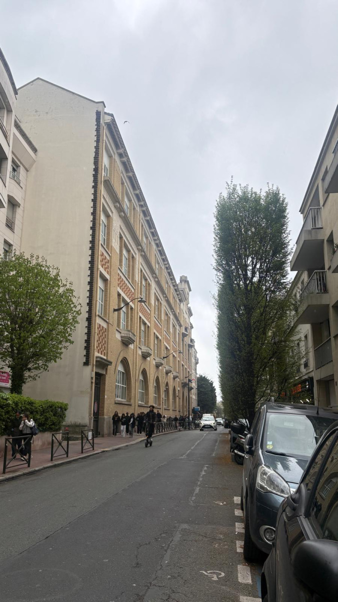 
                                                Vente
                                                 Studio lumineux dans un quartier agréable