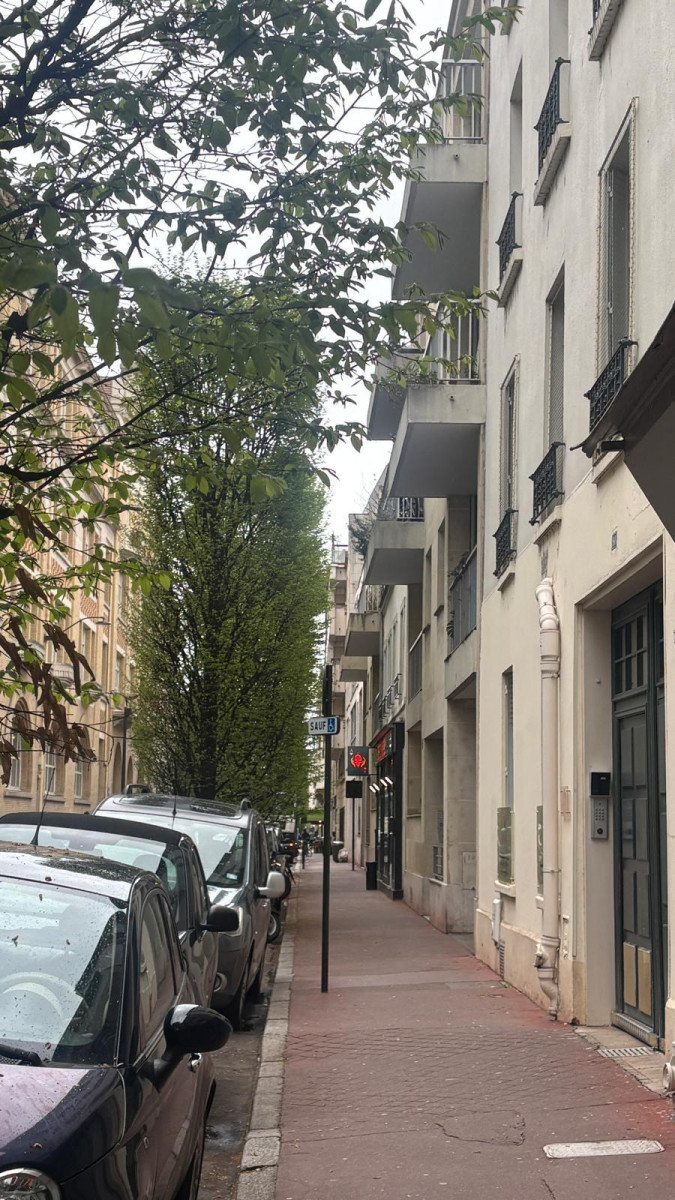 
                                                Vente
                                                 Studio lumineux dans un quartier agréable