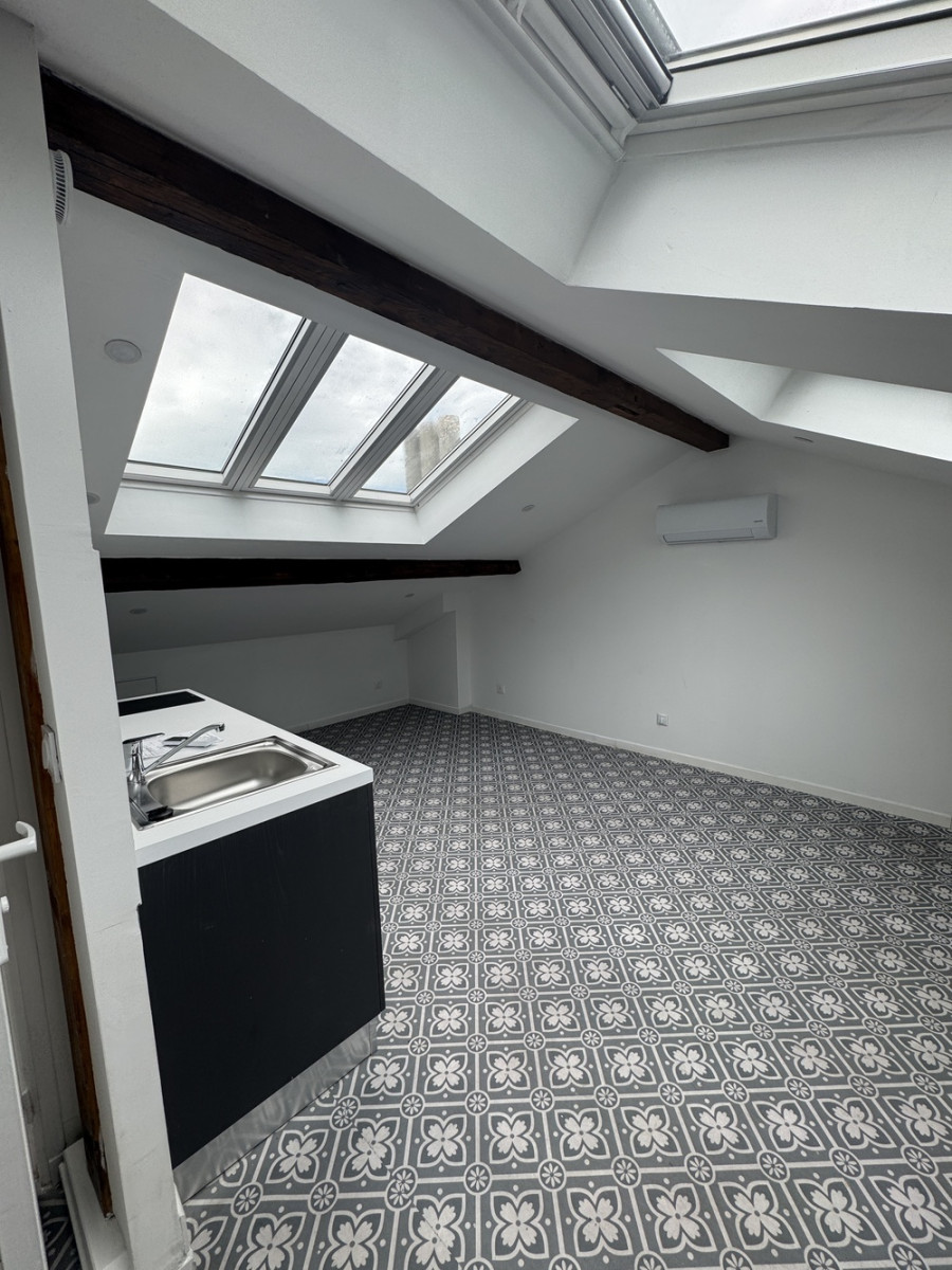 
                                                Location
                                                 Studio lumineux de 20 m² – Saint-Fons