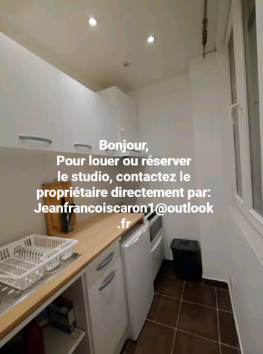 
                                                Location
                                                 Studio lumineux de 24m² situé au 1er étage