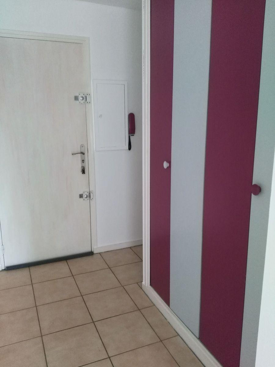 
                                                Location
                                                 Studio lumineux en plein centre-ville Montereau