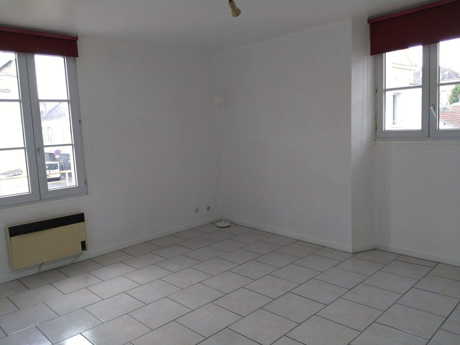 
                                                Location
                                                 Studio lumineux en plein centre-ville Montereau