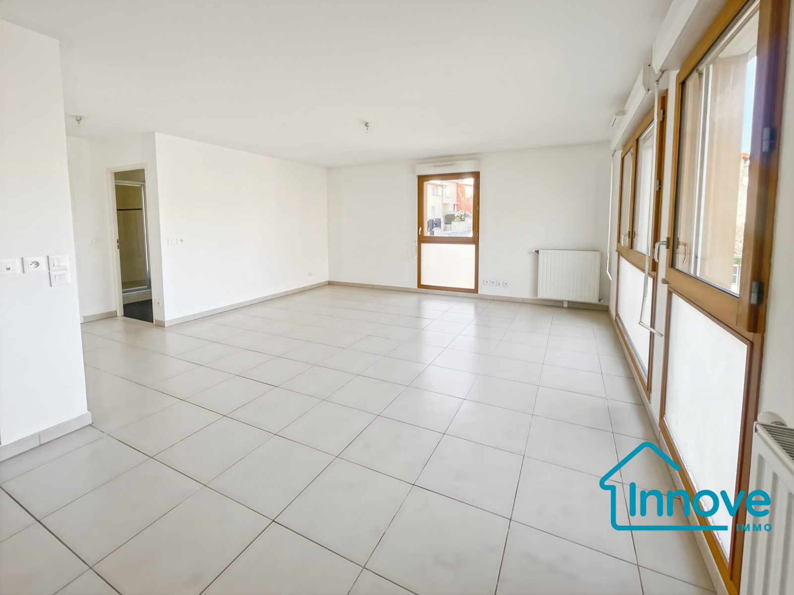 
                                                Vente
                                                 Studio lumineux et récent