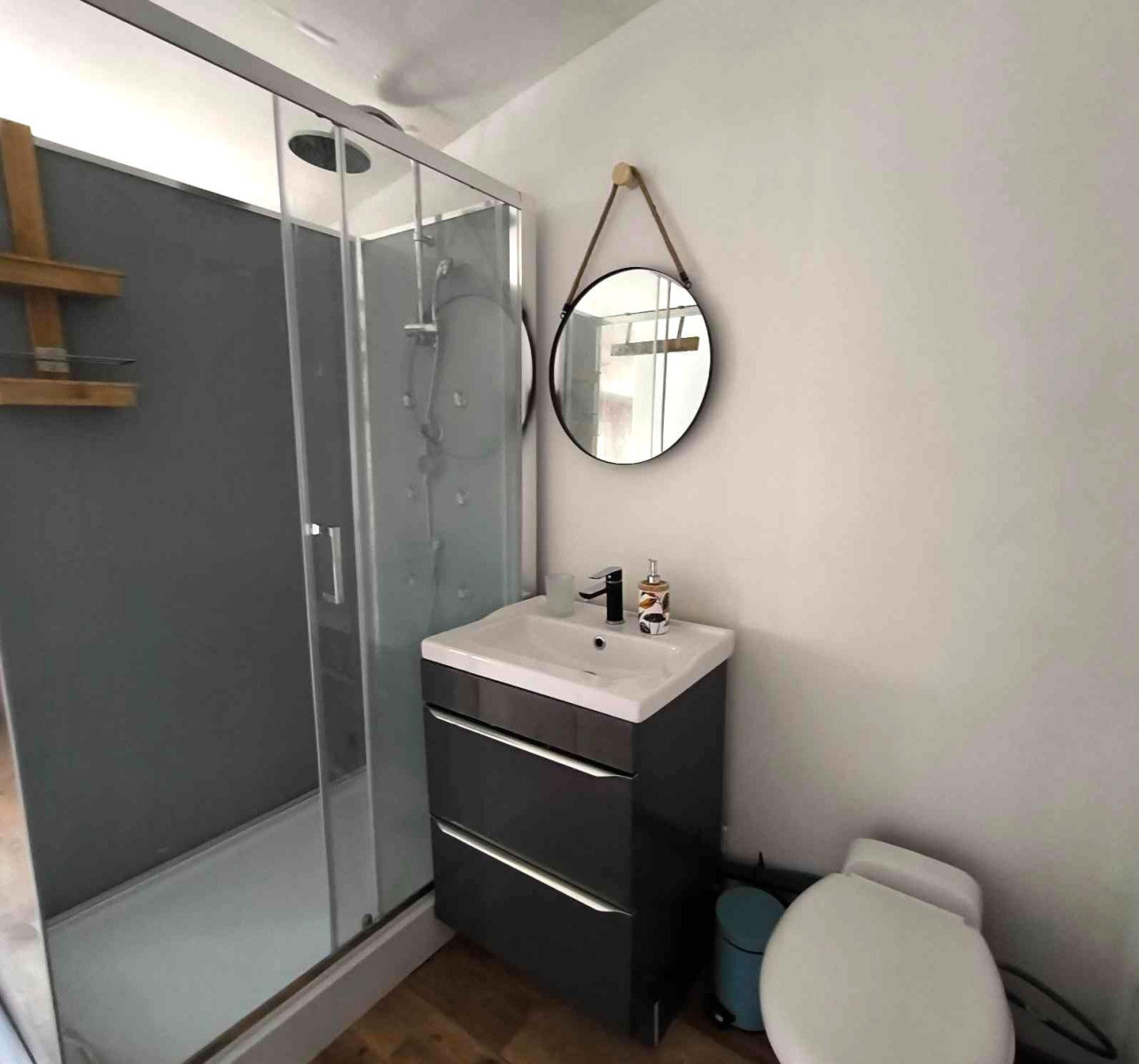 
                                                Location
                                                 Studio lumineux et rénové en coeur de ville