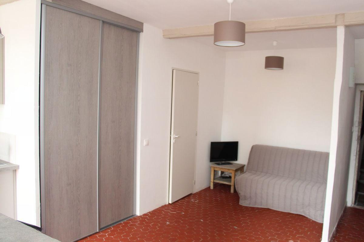 
                                                Location
                                                 Studio lumineux plein centre ville