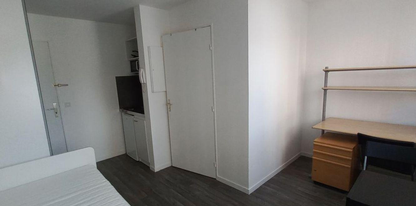 
                                                Location
                                                 Studio lumineux proche campus