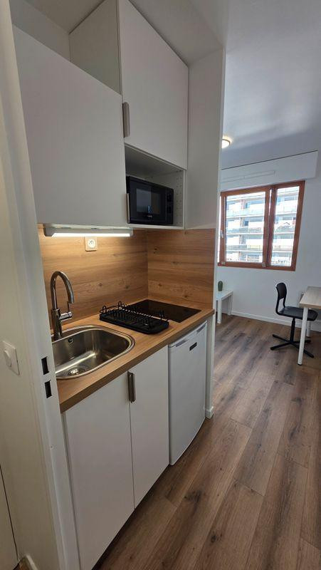 
                                                Location
                                                 Studio lumineux refait à neuf 15,3 m² à Clichy