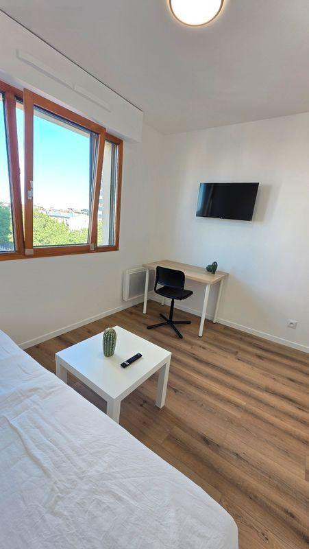 
                                                Location
                                                 Studio lumineux refait à neuf 15,3 m² à Clichy