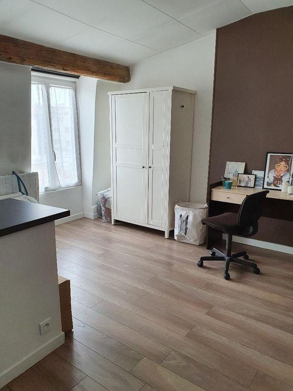 
                                                Location
                                                 Studio Lyon 6