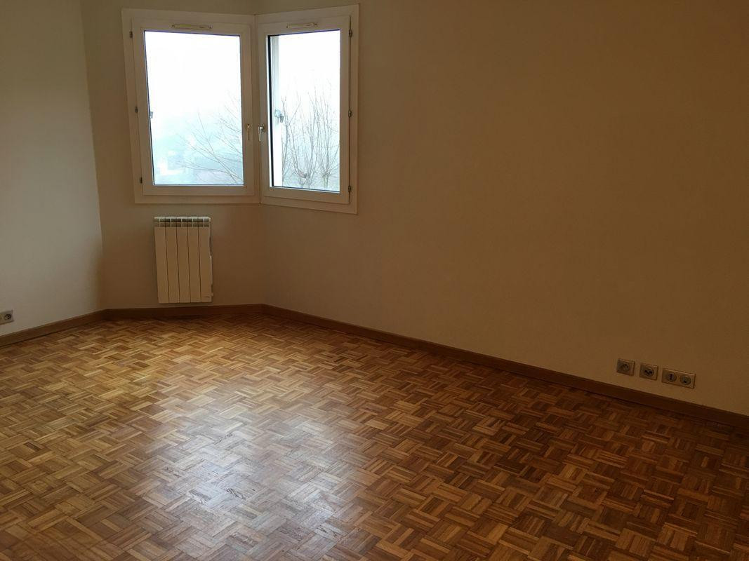 
                                                Location
                                                 Studio Lyon 9 Plateau de St Rambert