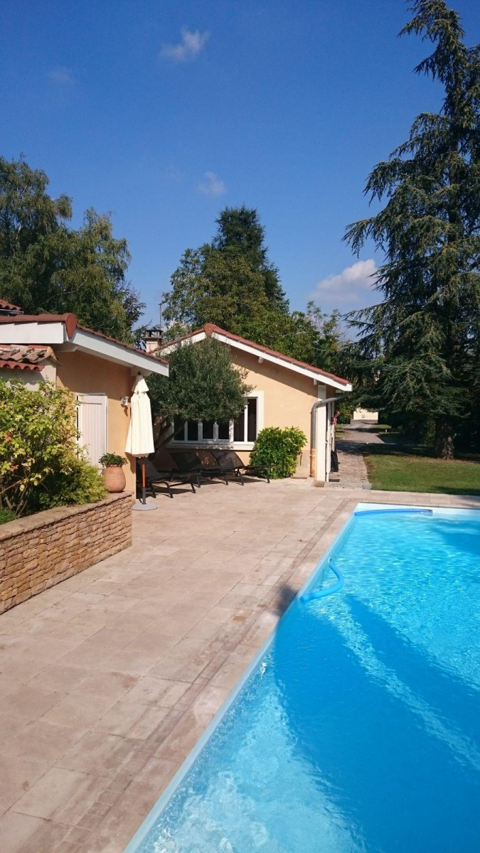 
                                                Location
                                                 Studio/maison entièrement équipé