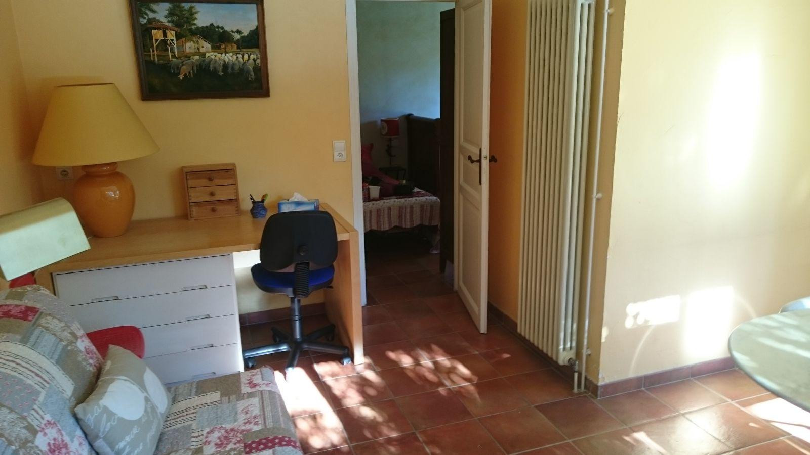 
                                                Location
                                                 Studio/maison entièrement équipé