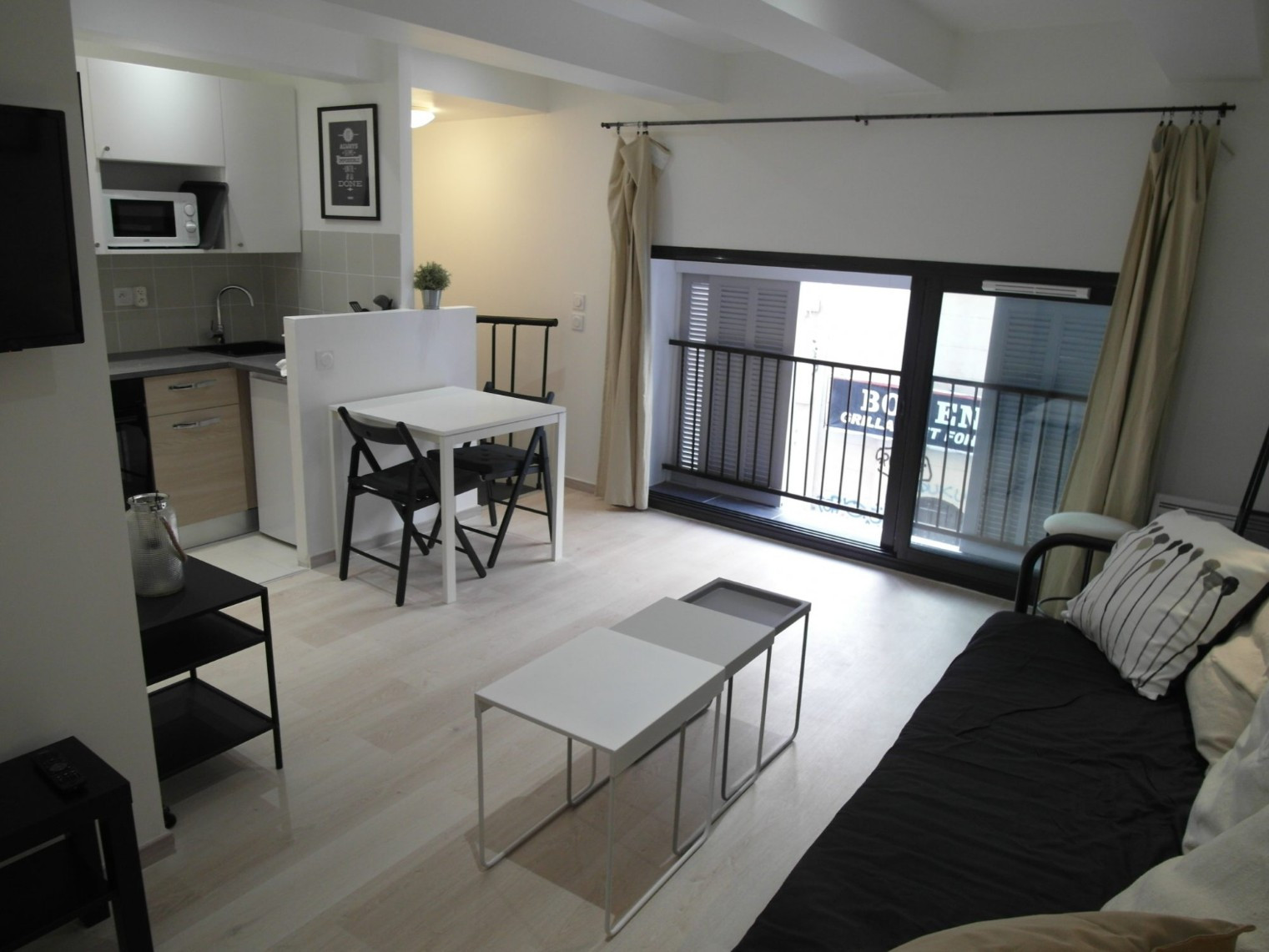 
                                                Location
                                                 Studio Mazagran  meublé