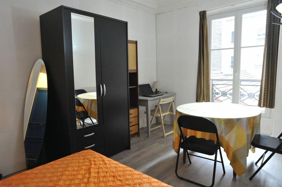 
                                                Location
                                                 Studio métro place de Clichy Paris 75017