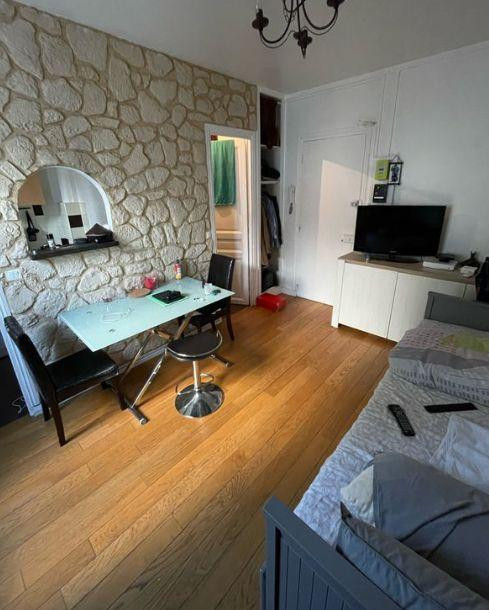 
                                                Location
                                                 Studio meublé 10 rue lamarck à 100 m du sacré
