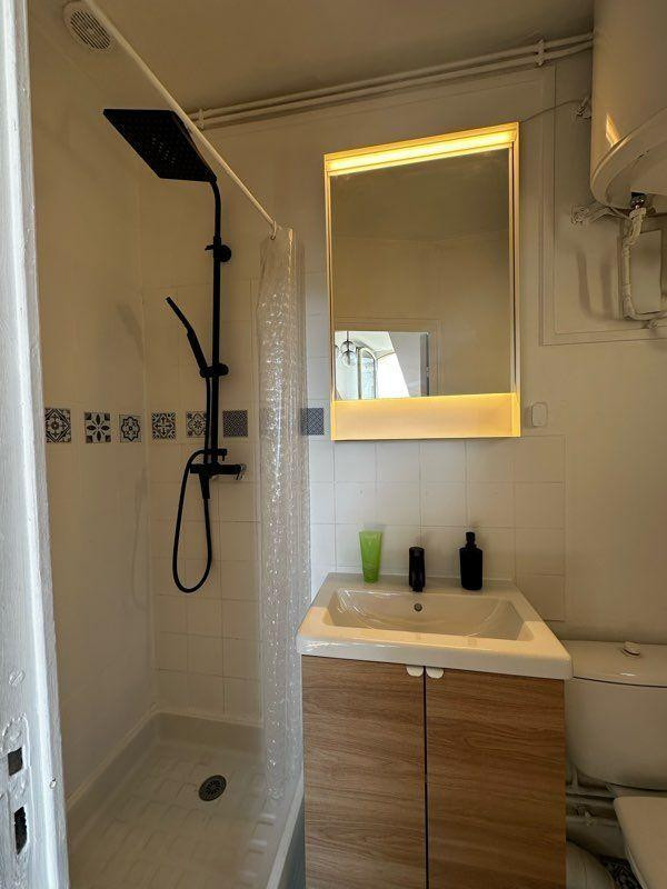
                                                Location
                                                 Studio meublé 12m² refait à neuf