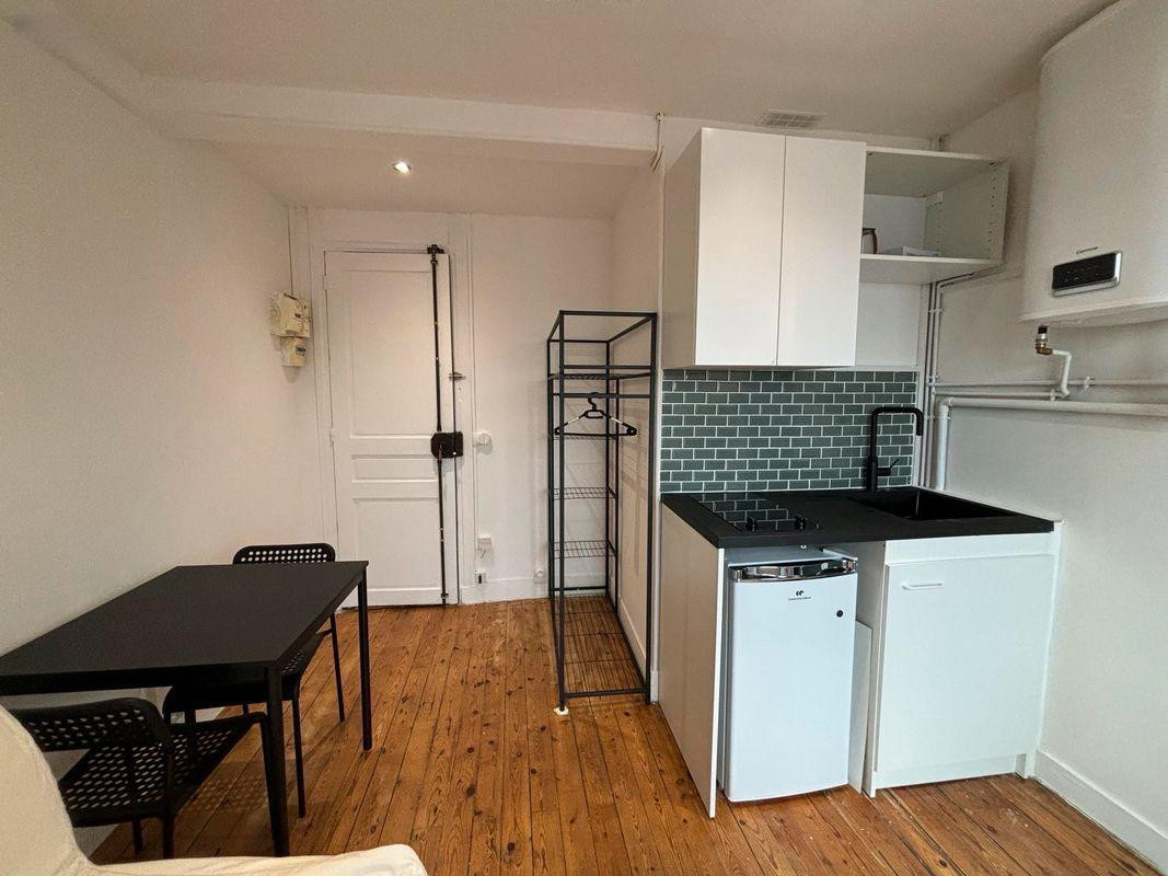 
                                                Location
                                                 Studio meublé 13 m² avec terrasse