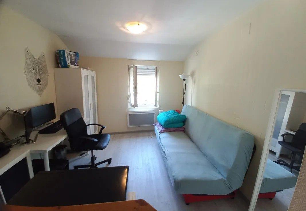 
                                                Location
                                                 Studio meublé 14m² Reims centre proche science po