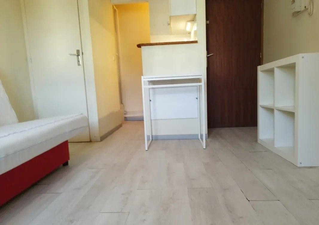 
                                                Location
                                                 Studio meublé 14m² Reims centre proche science po