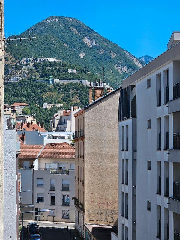
                                                Location
                                                 Studio meublé 14m2 centre-ville Grenoble