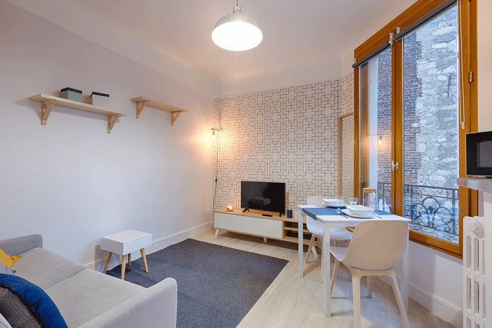 
                                                Location de vacances
                                                 studio meublé 15 m² a paris 18e