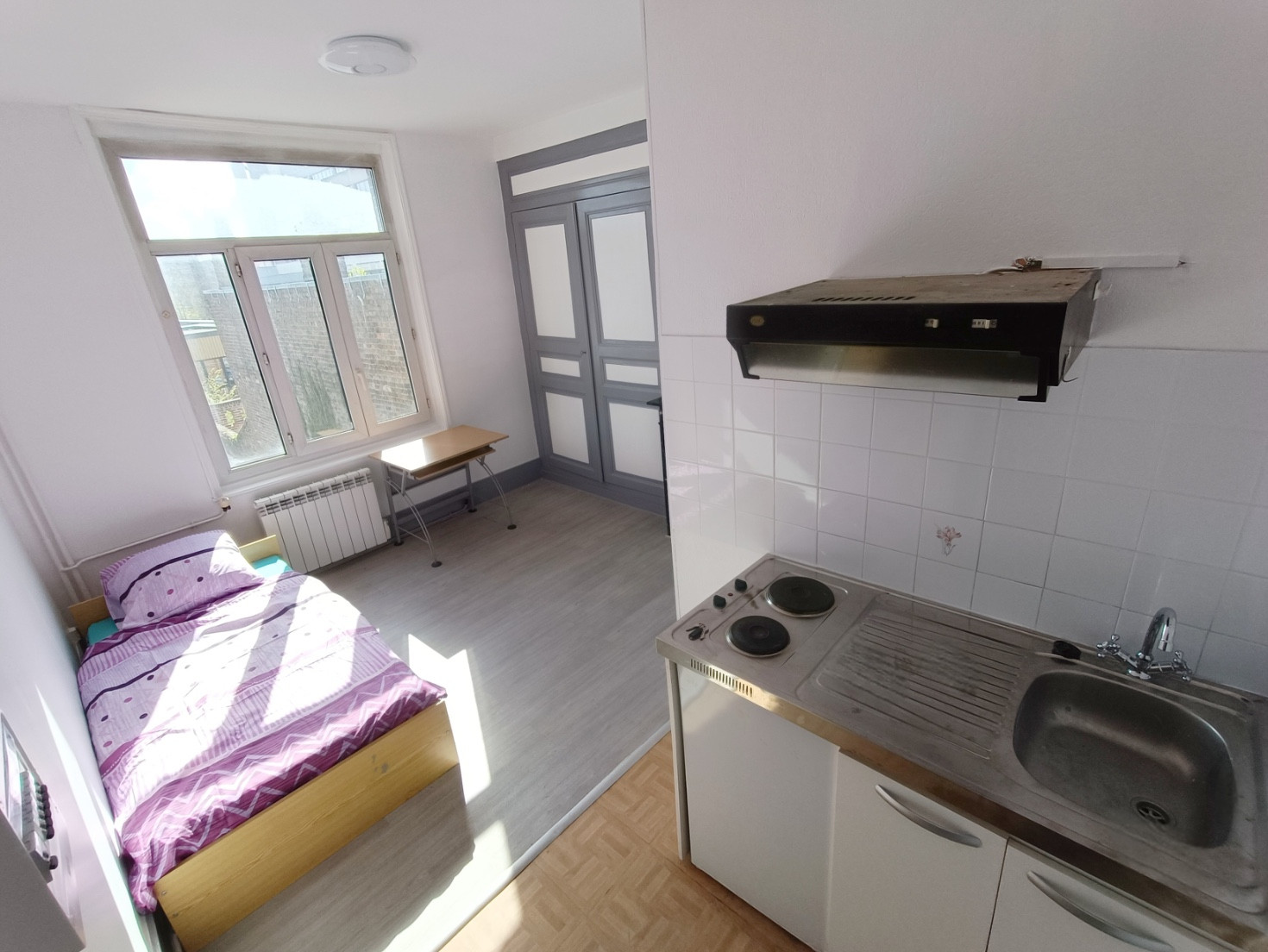 
                                                Location
                                                 Studio meublé 15m2, 2min de la gare