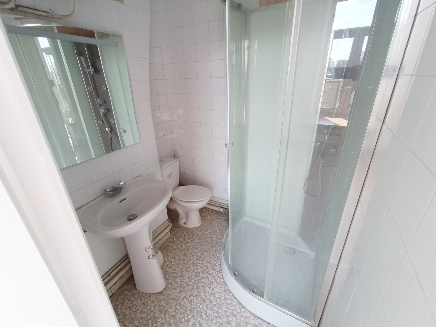 
                                                Location
                                                 Studio meublé 15m2, 2min de la gare