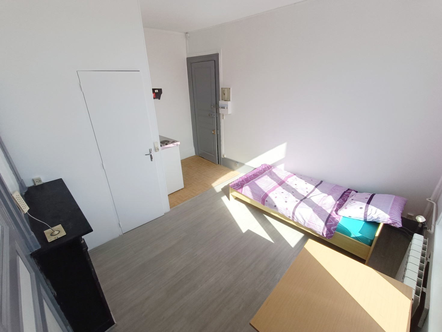 
                                                Location
                                                 Studio meublé 15m2, 2min de la gare