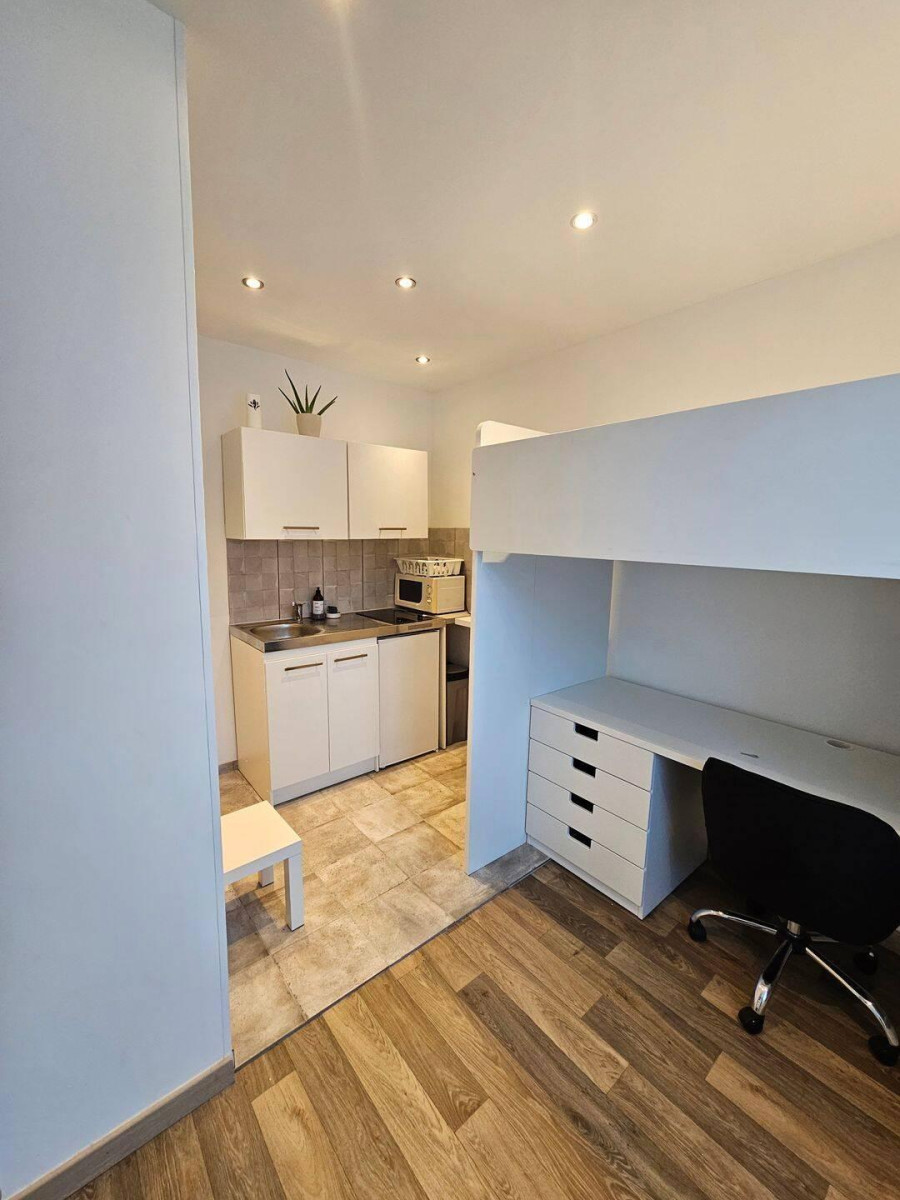 
                                                Location
                                                 Studio meublé 16 m² – Lille – 450€ charges compris