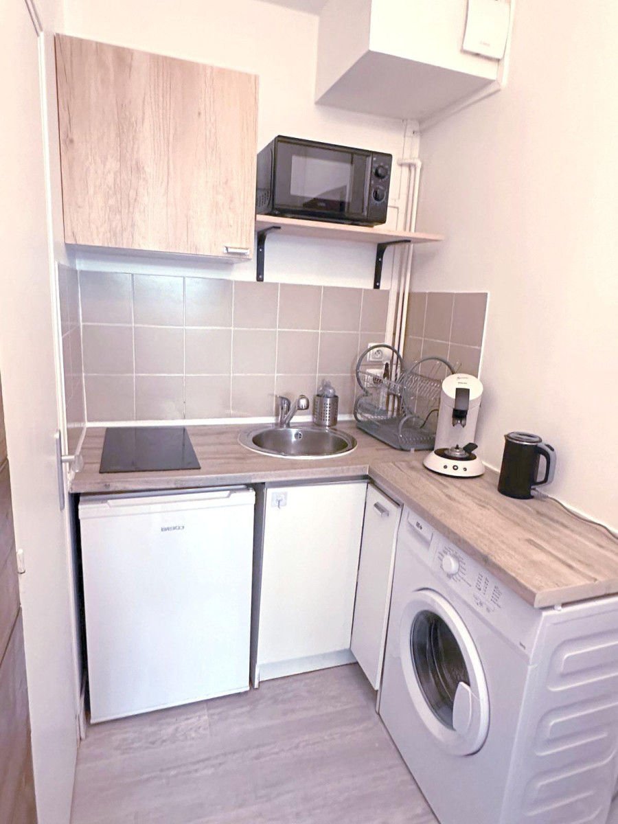 
                                                Location
                                                 Studio meublé 16m² RER A - Ligne L - Tennis