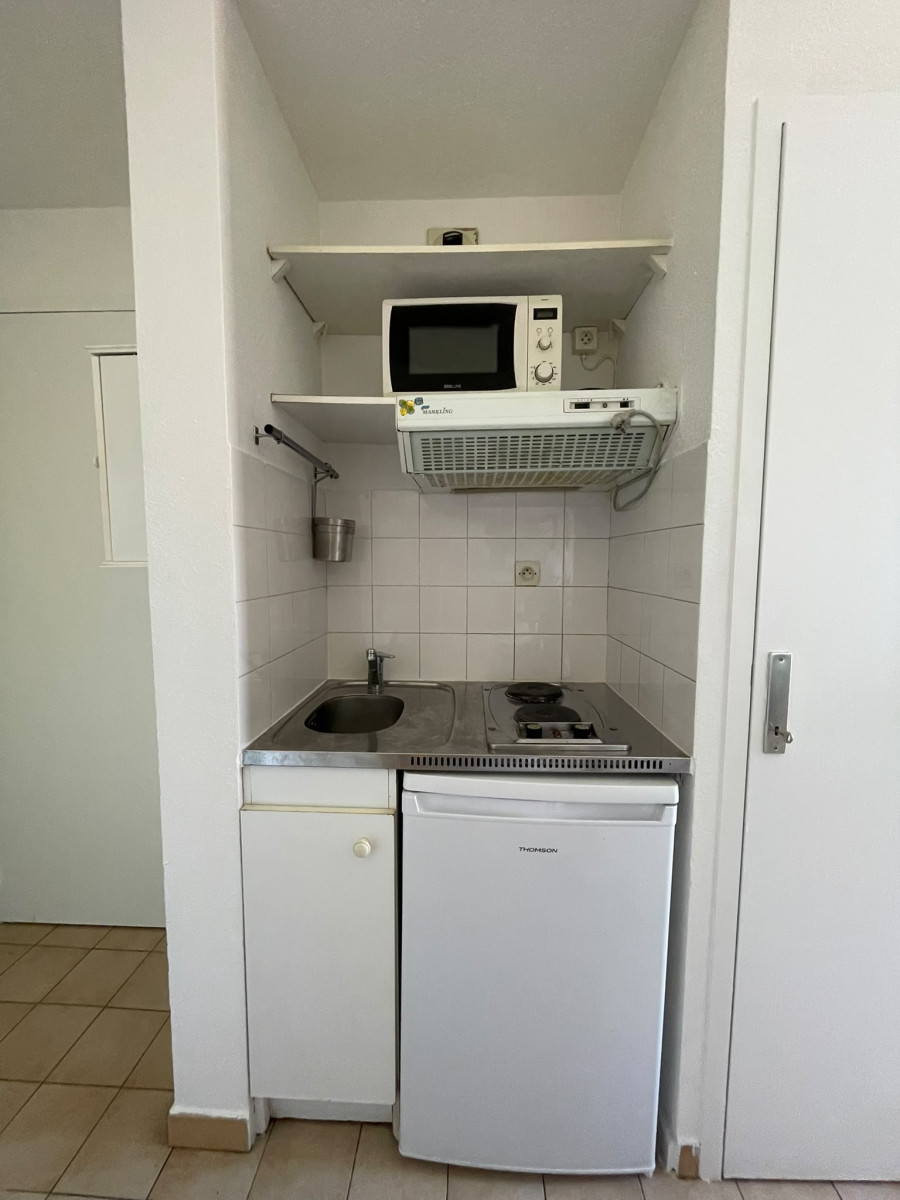 
                                                Location
                                                 Studio meublé 17.8m² à Grenoble - Repeint en août 2026