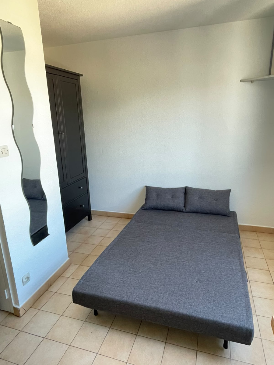 
                                                Location
                                                 Studio meublé 17.8m² à Grenoble - Repeint en août 2026