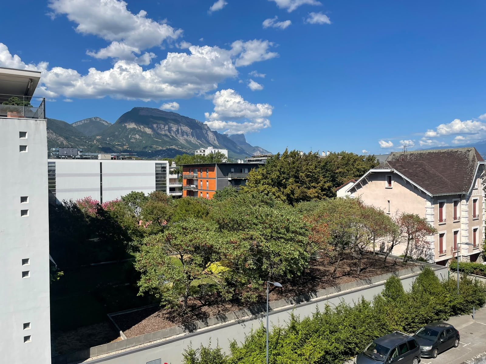 
                                                Location
                                                 Studio meublé 17.8m² à Grenoble - Repeint en août 2026