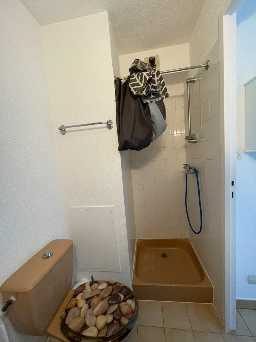 
                                                Location
                                                 Studio meublé 17.8m² à Grenoble - Repeint en août 2026