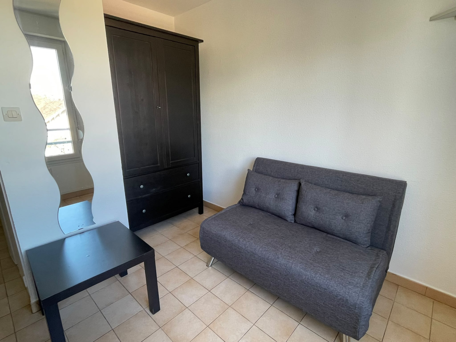 
                                                Location
                                                 Studio meublé 17.8m² à Grenoble - Repeint en août 2026