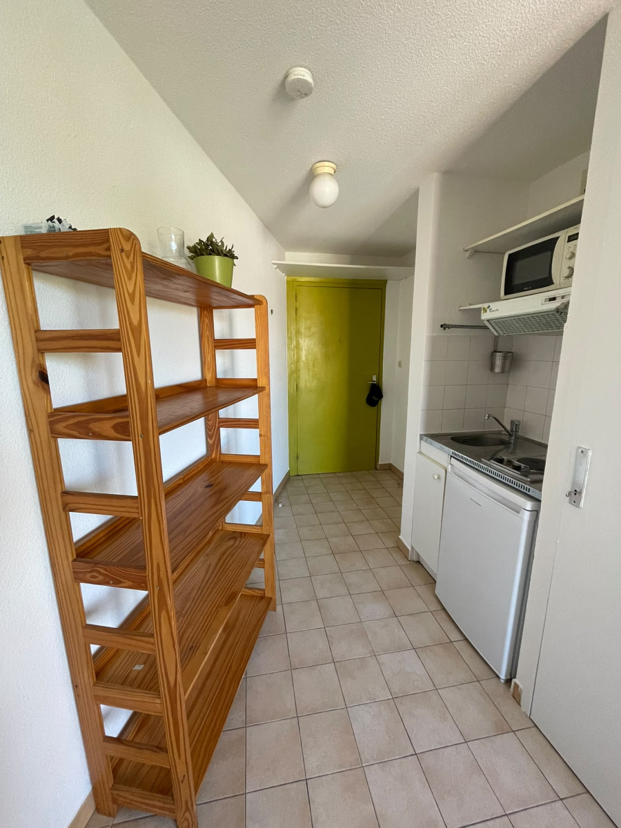 
                                                Location
                                                 Studio meublé 17.8m² à Grenoble - Repeint en août 2026