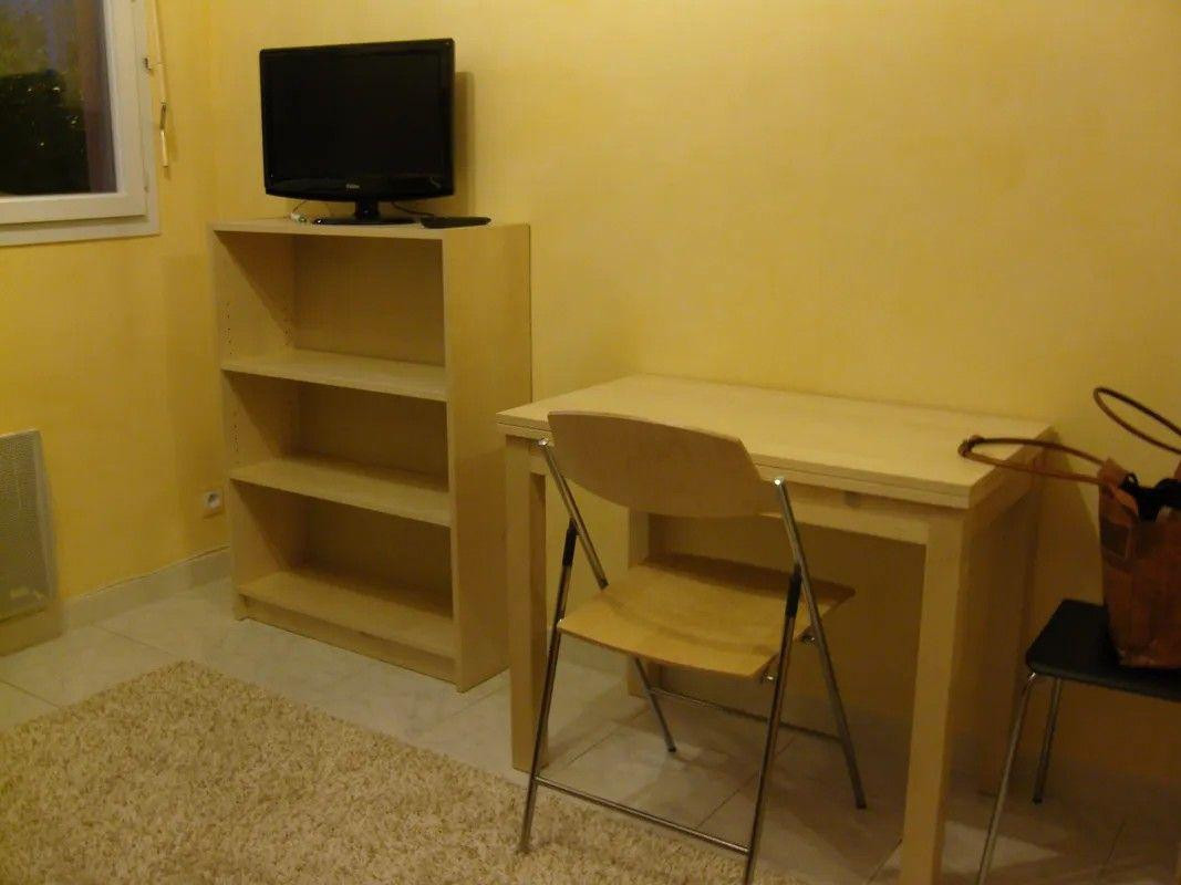 
                                                Location
                                                 Studio meublé 17m² Aix en Provence Saint-Mitre