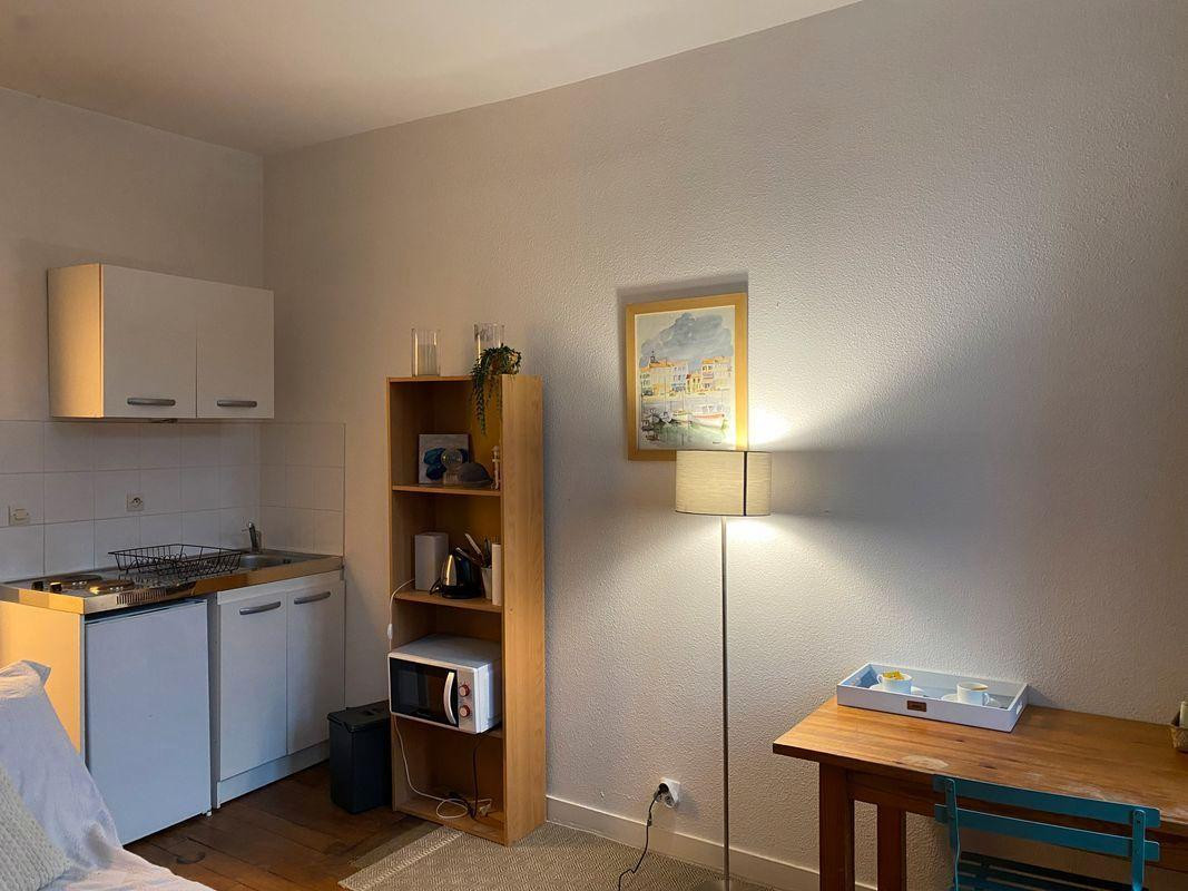 
                                                Location
                                                 Studio meublé 17m² avec terrasse lumineux et calme