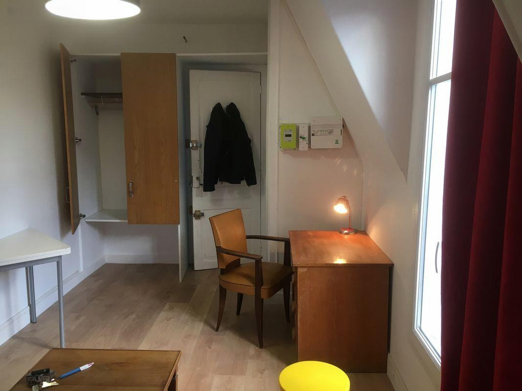 
                                                Location
                                                 STUDIO MEUBLE 17m2