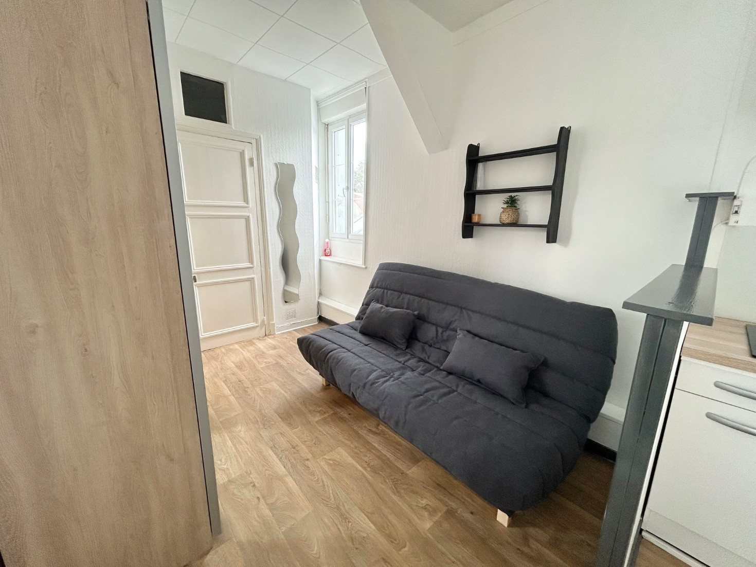
                                                Location
                                                 Studio meublé 18m2 à 2min de la gare