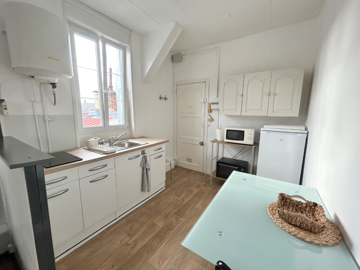 
                                                Location
                                                 Studio meublé 18m2 à 2min de la gare