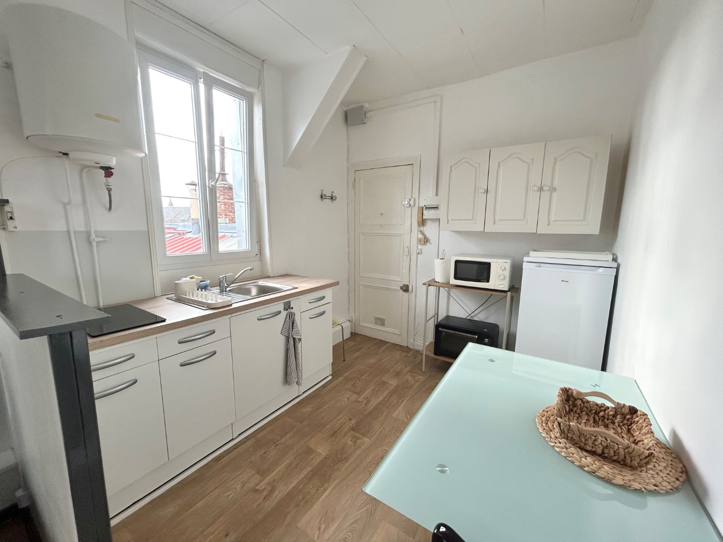 
                                                Location
                                                 Studio meublé 18m2 à 2min de la gare Amiens
