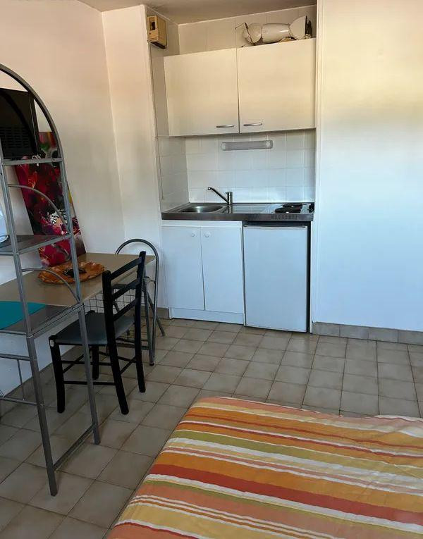 
                                                Location
                                                 Studio meublé 18m2 idéal pour étudiants