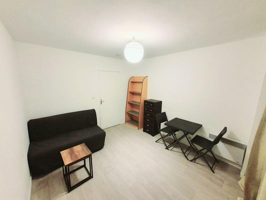
                                                Location
                                                 Studio meublé 19,5m²