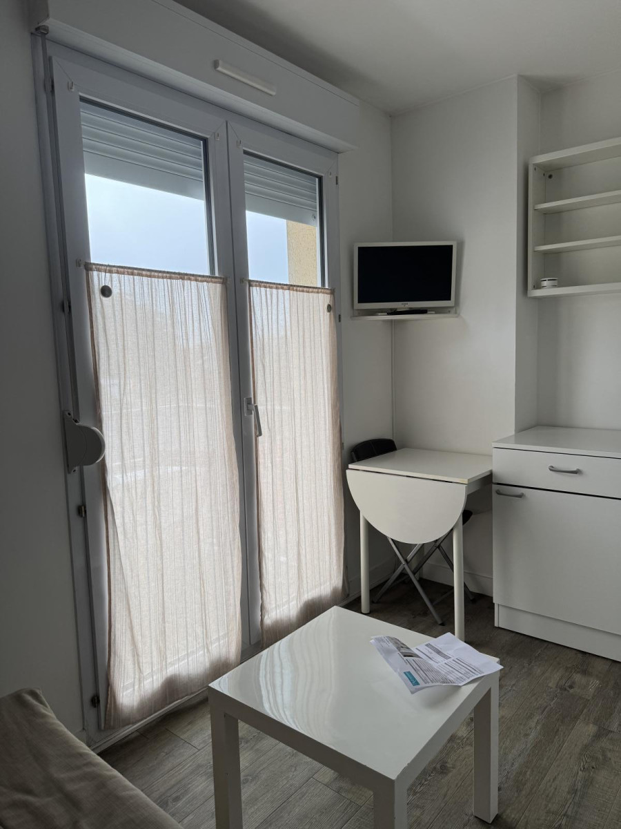 
                                                Location
                                                 Studio meublé 19 m² avec balcon