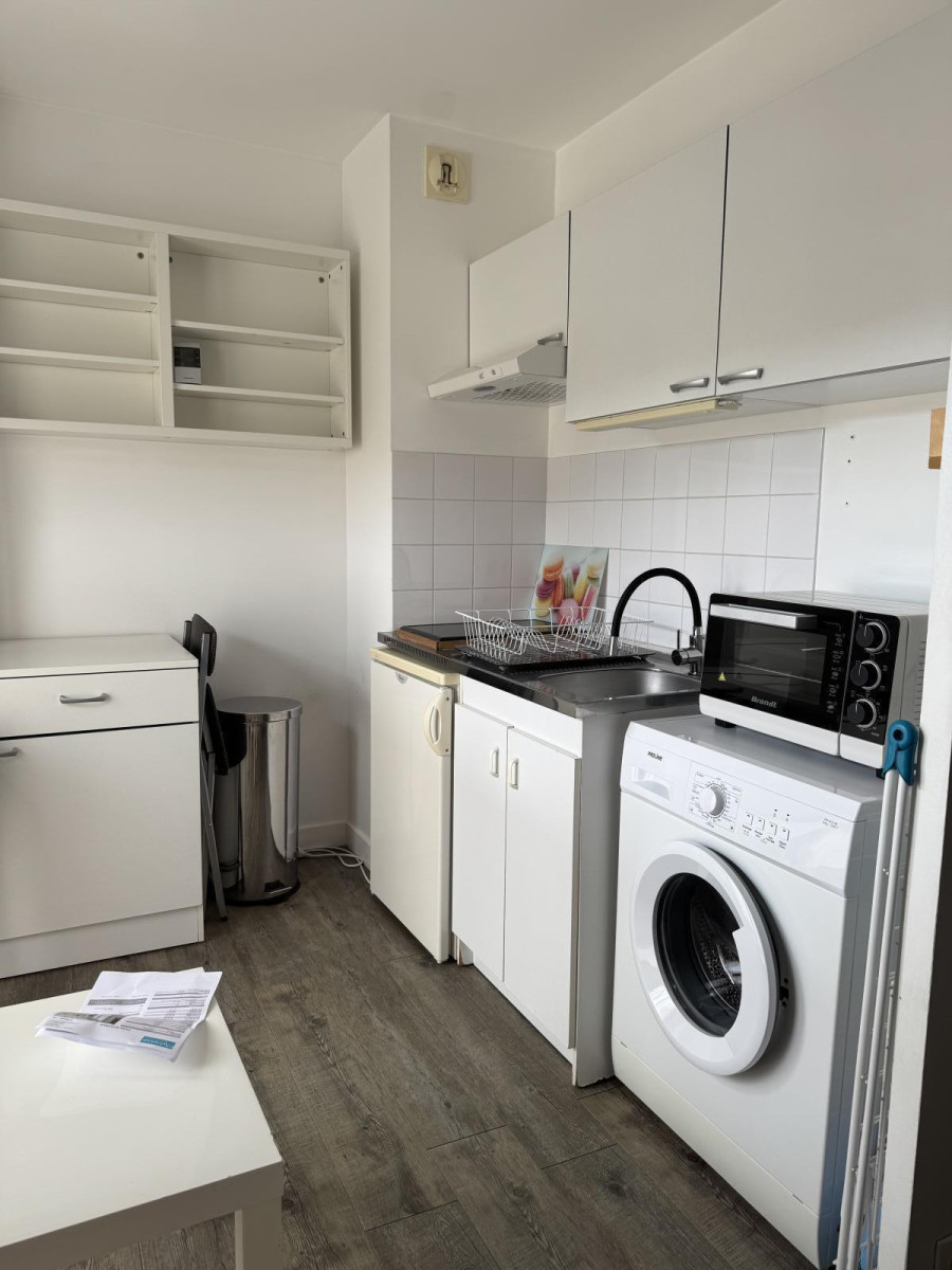 
                                                Location
                                                 Studio meublé 19 m² avec balcon