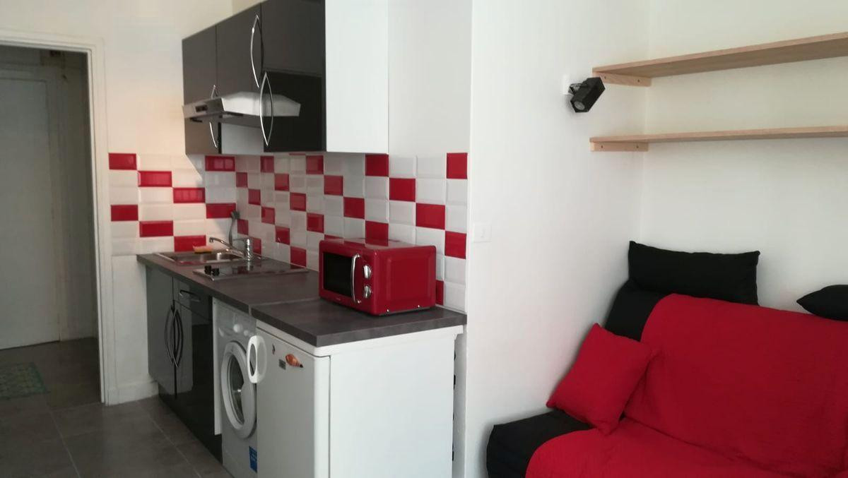 
                                                Location
                                                 Studio meublé 19m² métro Muette/Passi Paris 16ème